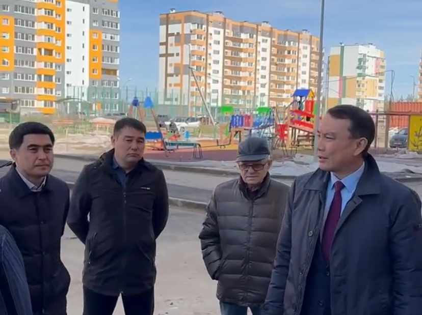 Аким города Жундубаев М. осмотрел завершение строительства кредитного дома в микрорайоне «Аэропорт» 45/3.